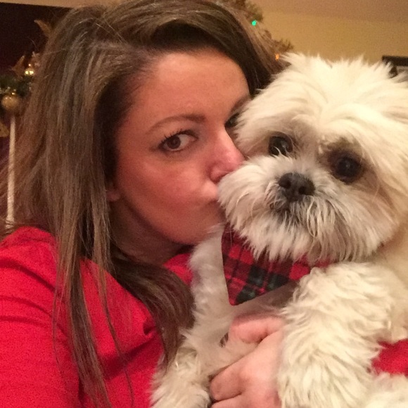 Meet your Posher, Monika ❤️💛💚 Posh Ambassador - Picture 2 of 11